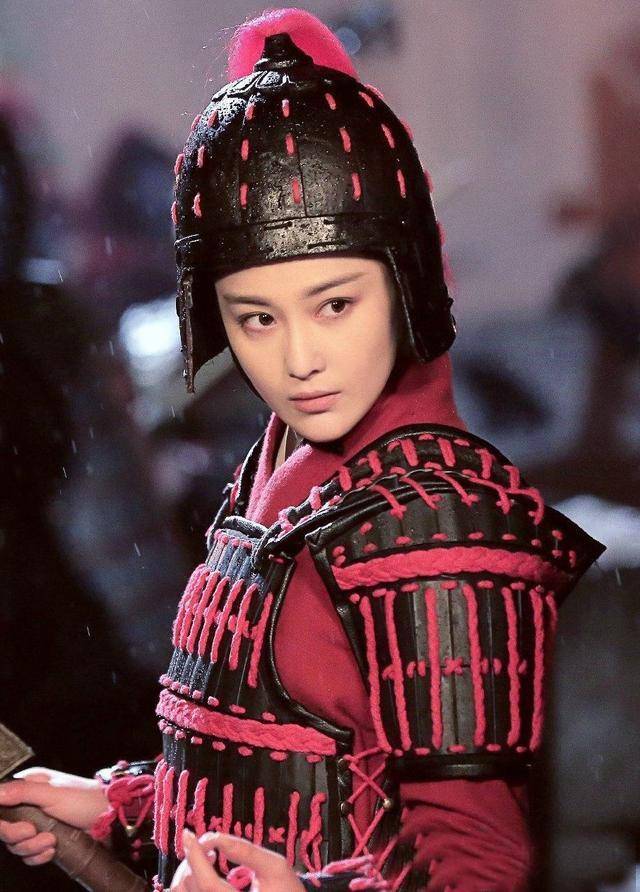 女明星穿铠甲_古装剧女将军_女明星穿盔甲