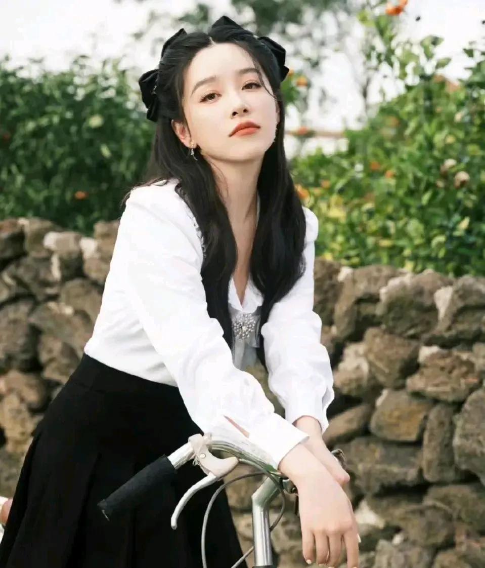 娱乐圈明朝后裔_满清后裔 知名明星 爱新觉罗氏